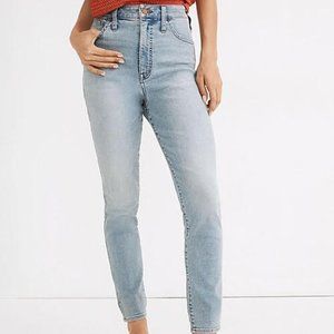 Madewell Curvy Roadtripper Authentic Jeans in Cadwell wash